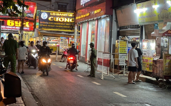 Truy tìm người đàn ông đâm chết người giữa đường ở TPHCM