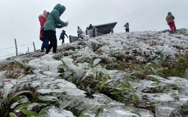 Miền Bắc lại sắp đón không khí lạnh mạnh "lạ thường", dự báo thời điểm rét đậm nhất 2025