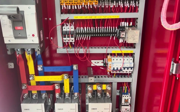 Người đàn ông nhận được hóa đơn 74 triệu đồng tiền điện chỉ trong 1 tháng: Thợ điện cắt thử 3 sợi dây, phát hiện điều không ngờ suốt 6 năm qua