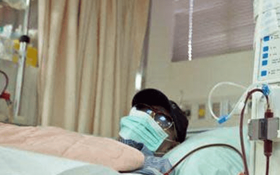 Tưởng vô hại, người đàn ông suy thận cấp vì thói quen dán vật này mỗi ngày