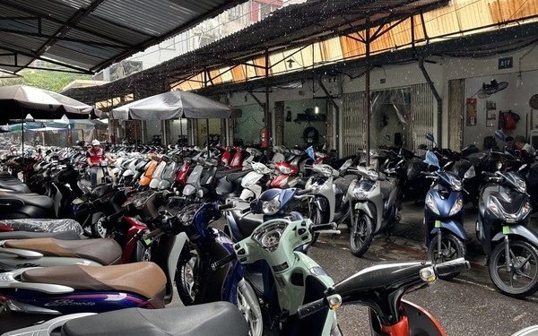 Phát hiện một người đứng tên 7.000 chiếc xe