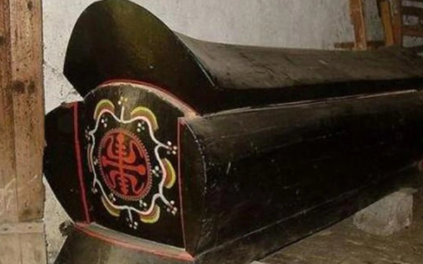 Suýt chết vì nhiễm virus từ giường của người mẹ mới mất