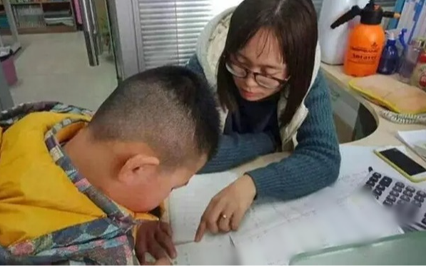 “Chia 7 con bò cho 3 người mà không được làm thịt chúng?”, đáp án bài toán tiểu học khiến nữ MC ngã ngửa