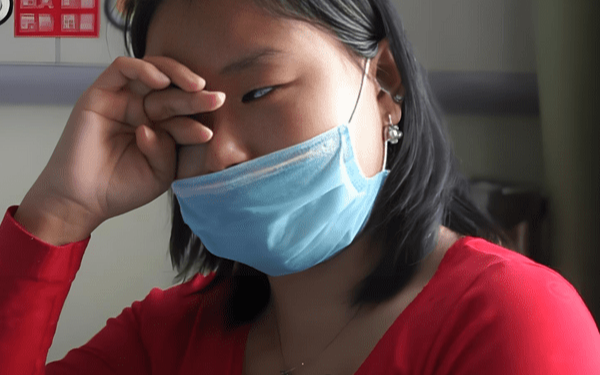 Người phụ nữ chi 875 triệu đồng mua bảo hiểm, 10 năm sau cần rút tiền cho con học đại học thì nhận thông báo: “Phải chờ đến năm 2084”