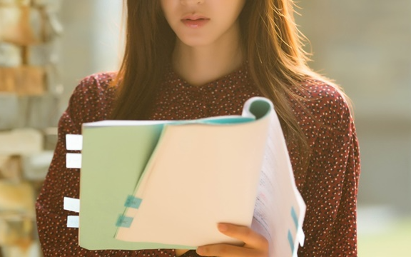 "Mỹ nhân phim giờ vàng" khóc lóc ngày đêm đòi ly hôn bằng được chồng đại gia vừa đi tù