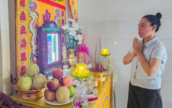 Công an điều tra vụ người mặc áo điện lực tử vong trên trụ điện trung thế