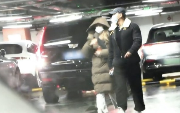 Lâu lắm mới "bắt gọn" anh sếp - nàng thơ gen Z bên nhau, 27 giây làm rõ tình cảm hiện tại