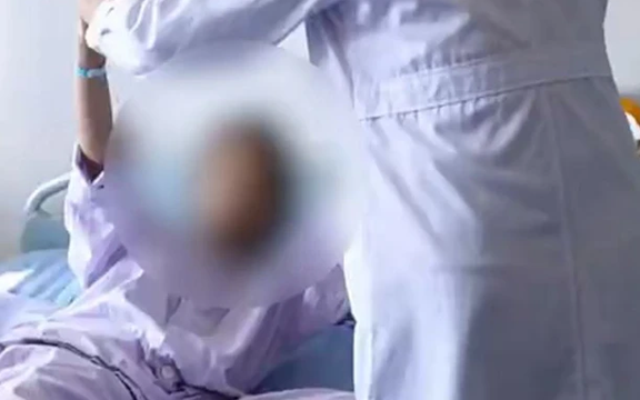 Uống 3 cốc trà sữa một tuần, cô gái xuất hiện triệu chứng "kỳ lạ"