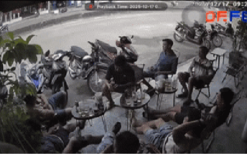 Đang uống cafe thì nghe tiếng hô, gần chục người đàn ông bật dạy lao ra đường: Kết quả sau đó