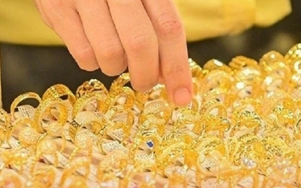 Giá vàng hôm nay 18/12/2025: Vàng thế giới tăng dựng đứng, SJC trên đỉnh