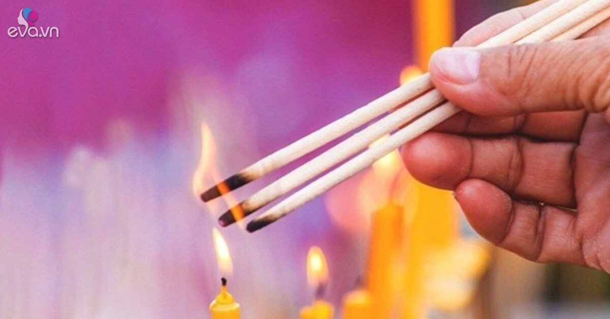 Khung giờ đẹp thắp hương ngày mai - mùng 1 tháng 11 năm Ất Tỵ, 4 thứ này kiêng kỵ đặt lên bàn thờ đầu tháng