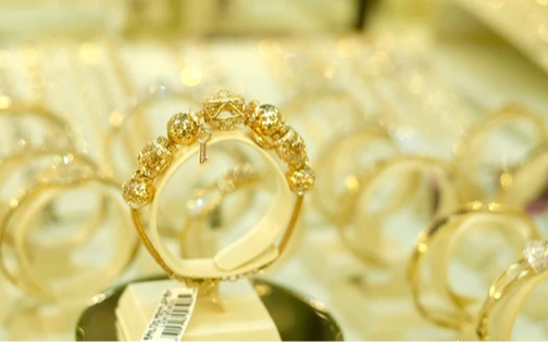 Giá vàng hôm nay 19/12: Giảm nhẹ nhưng vẫn ở ngưỡng cao