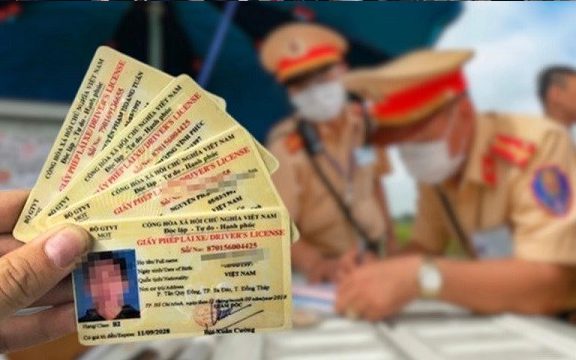 Từ năm 2025, bằng lái xe máy bị trừ hết điểm mà vẫn chạy bị phạt bao nhiêu?