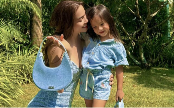 Lisa con gái Hồ Ngọc Hà được tẩm bổ “vàng mềm” 120 triệu/lạng từ trong bụng mẹ, bảo sao 4 tuổi đã thế này!