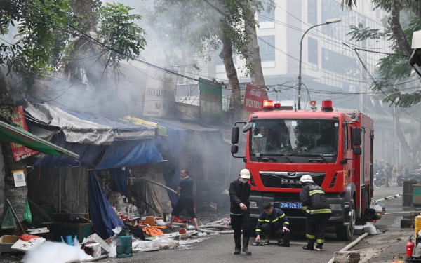 Hiện trường chợ Xanh ở Hà Nội tan hoang sau vụ cháy lúc rạng sáng