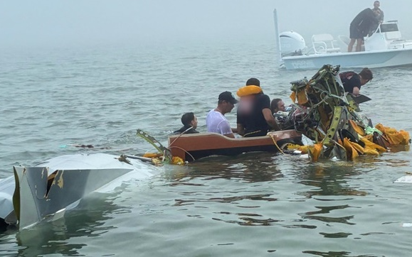 Máy bay hải quân Mexico rơi ngoài khơi Mỹ, 5 người chết