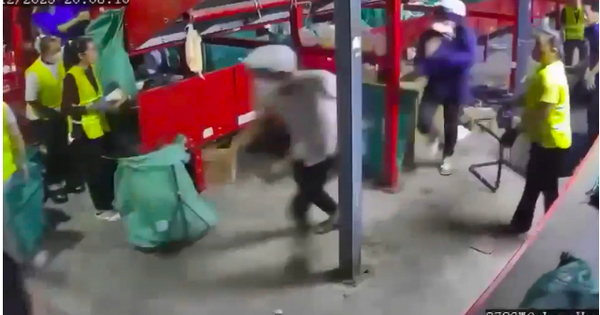 Hình ảnh từ camera vụ 3 đối tượng lao vào công ty cũ đâm gục tổ trưởng: Hé lộ nguồn cơn