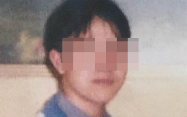 Thủ khoa biến mất suốt 9 năm, tới khi mẹ bị UT mới quay về và nói một câu khiến cả đất nước sững sờ