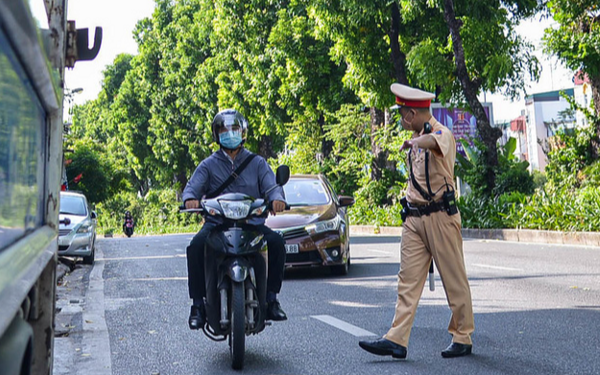 Cảnh sát giao thông hóa trang, mặc thường phục được dừng xe xử lý vi phạm khi nào?