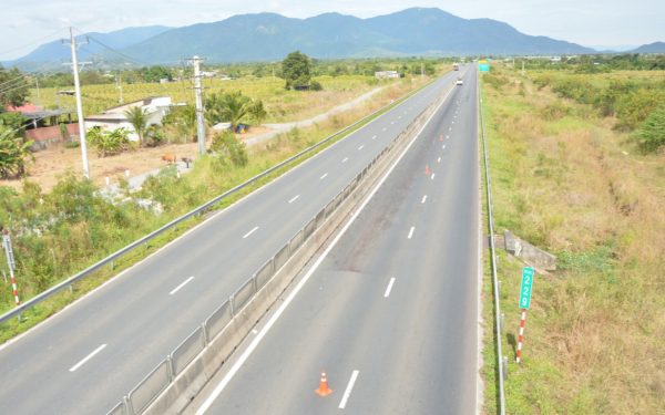 Phát hiện cánh tay người không nguyên vẹn trên cao tốc Vĩnh Hảo - Phan Thiết