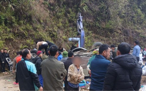 Nguyên nhân xe khách chở đoàn thiện nguyện lật ngửa, 9 người tuvong