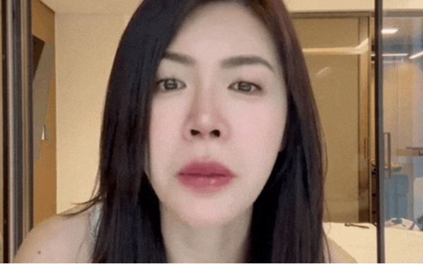 Minh Tú báo nợ nửa tỷ đồng