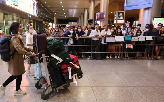 Khách phải hủy đi nước ngoài vì khoản 