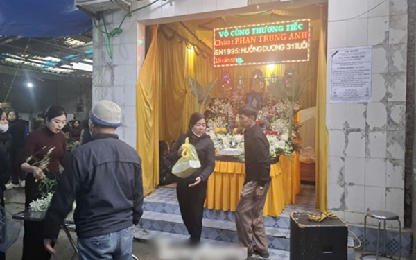 Xót xa đám tang cô giáo trẻ tử vong trong vụ lật xe ở Lào Cai