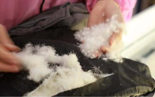 Mặc áo phao, người đàn ông suy hô hấp phải cấp cứu, bác sĩ cảnh báo: Hãy cẩn thận với loại quần áo này!