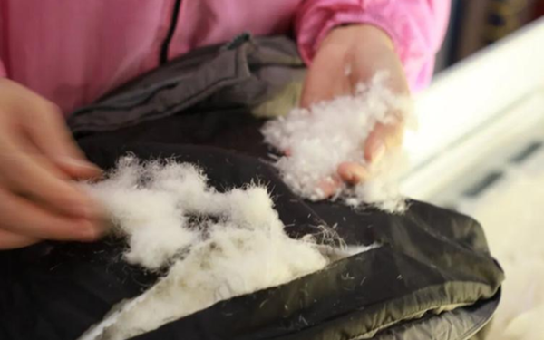 Mặc áo phao, người đàn ông suy hô hấp phải cấp cứu, bác sĩ cảnh báo: Hãy cẩn thận với loại quần áo này!