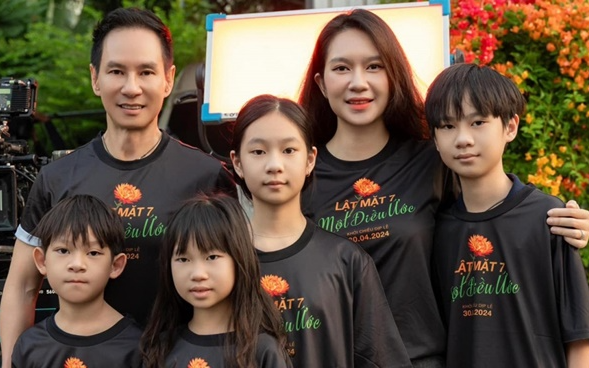 Lý Hải Minh Hà kiếm 100 tỷ/phim nhưng đưa 4 con đi cắt tóc vỉa hè bình dân