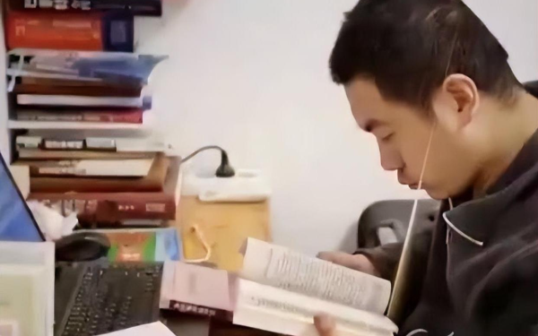 Phát hiện một tiến sĩ đi làm shipper, thu nhập hơn 748 triệu đồng/năm: “Họ nói tôi đang tranh việc của người có trình độ thấp hơn”