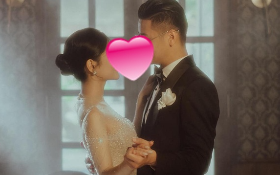 Cặp đôi Vbiz "mở bát" thông báo tin vui đầu năm