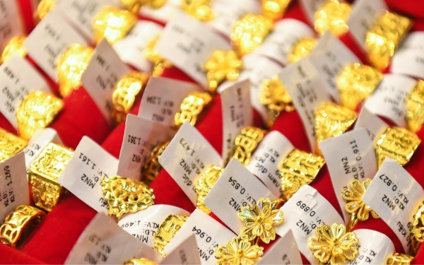 Giá vàng hôm nay 6/1/2026 bật tăng mạnh, SJC vượt 157 triệu đồng/lượng