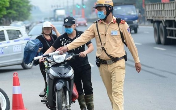 Không phải người dân nào cũng biết: Đi xe quá chậm cũng bị phạt tới tiền triệu