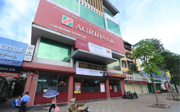 Phát hiện hàng loạt tiền mặt nằm chơ vơ trong khay đựng tiền cây ATM của Agribank: Công an và ngân hàng phải sử dụng công nghệ xác minh