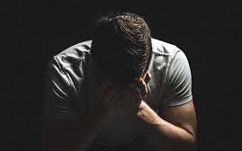 Huấn luyện viên thể hình 27 tuổi suy sụp vì 90% tinh trùng dị dạng, bác sĩ cảnh báo khẩn những thói quen "vạn người mê"