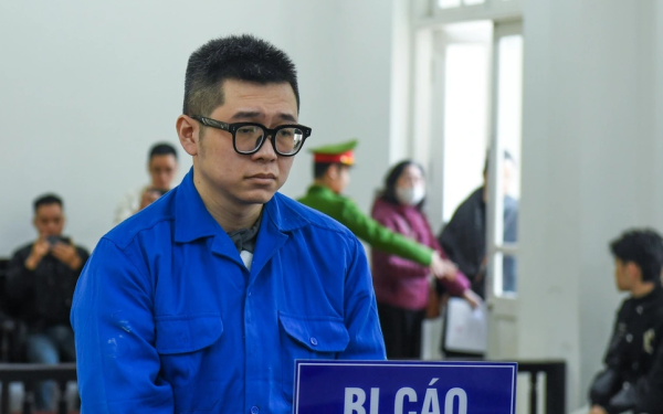 Hà Nội: Phiên tòa xét xử người đàn ông hành hung cô gái tại chung cư, có lời khai sốc tại toà