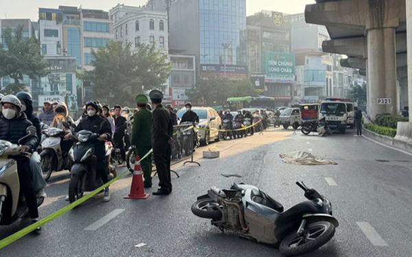 Hà Nội: Người đàn ông tử vong sau tai nạn xe máy với xe bán tải
