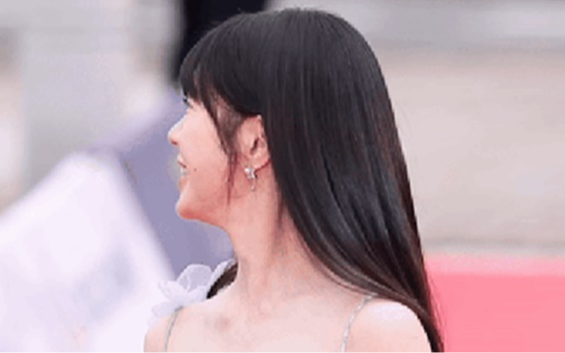 Cả showbiz xì xào chuyện ngọc nữ quốc dân cưới chạy bầu với đại gia, đến con gái cũng chất vấn mẹ