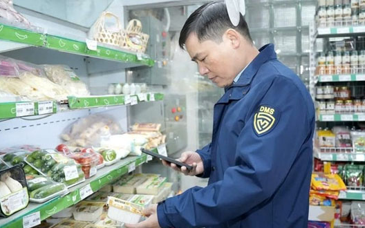 Đột xuất kiểm tra: Một siêu thị tại Hà Nội bị phát hiện thực phẩm không nhãn mác, vi phạm điều kiện bảo quản