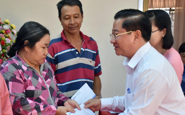 Tặng quà Tết Nguyên Đán Bính Ngọ 2026 mức 500.000 đồng/suất bằng tiền mặt, ai sẽ được nhận?