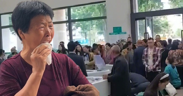 Hơn 100 người gửi 377 tỷ đồng vào ngân hàng với cam kết lãi suất cao, đến nhận tiền thì nhân viên thông báo: 0 có đồng nào