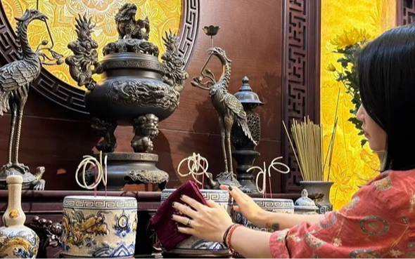 3 loại nước lau ban thờ đón Tết Bính Ngọ 2026 vừa sạch vừa hút tài lộc nhất định nên biết