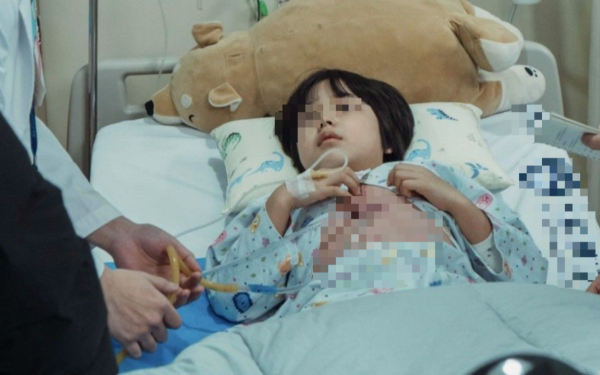 Bé trai 8 tuổi mắc ung thư đại trực tràng, đối mặt "án tử" vì thói quen ăn 2 món này sau giờ học