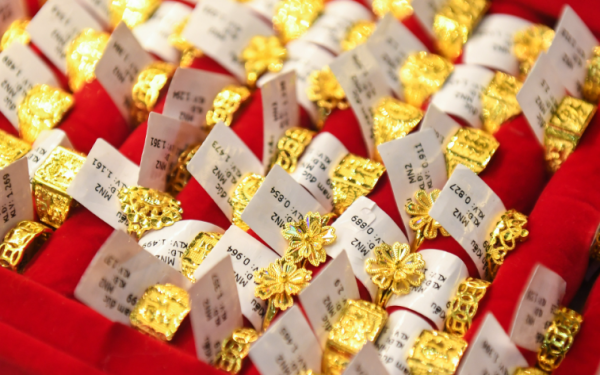 Giá vàng hôm nay 15/1/2026: Phá mọi kỷ lục, trong nước cao hơn thế giới 16 triệu/lượng