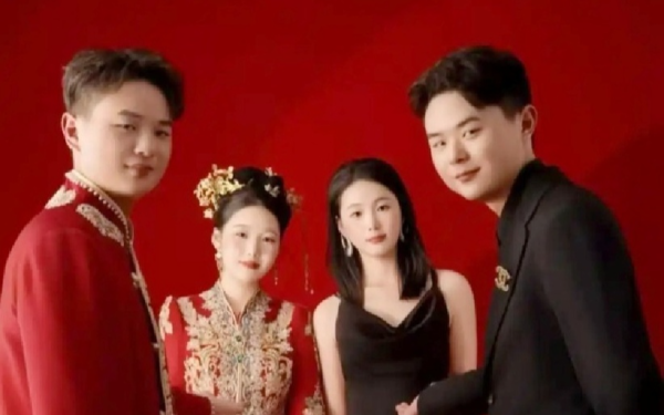 Chị em sinh đôi lấy anh em sinh đôi, nhìn sang bác ruột ai cũng giật mình