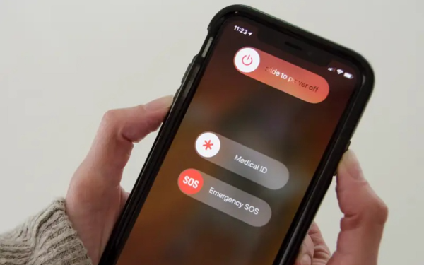 Người dùng iPhone cần khởi động lại ngay lập tức!