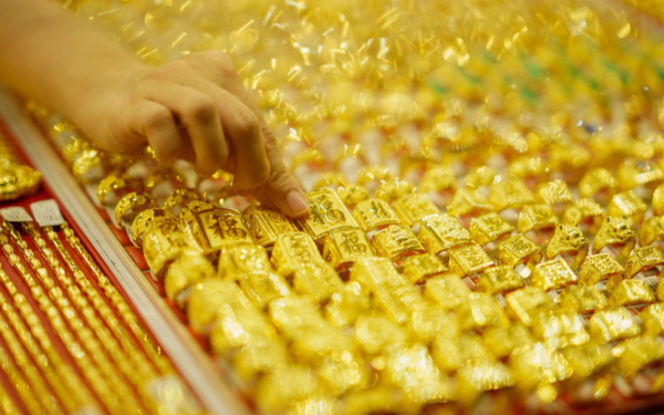 Giá vàng, bạc lập đỉnh lịch sử: Lãi lớn đi kèm cú rơi tiềm ẩn