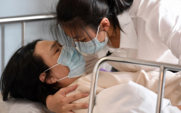 Cô gái uống vitamin B12 mỗi ngày để ổn định nội tiết, cải thiện trí nhớ, 6 tháng sau đi khám sức khỏe, bác sĩ thốt lên: "Em đã ăn gì?"